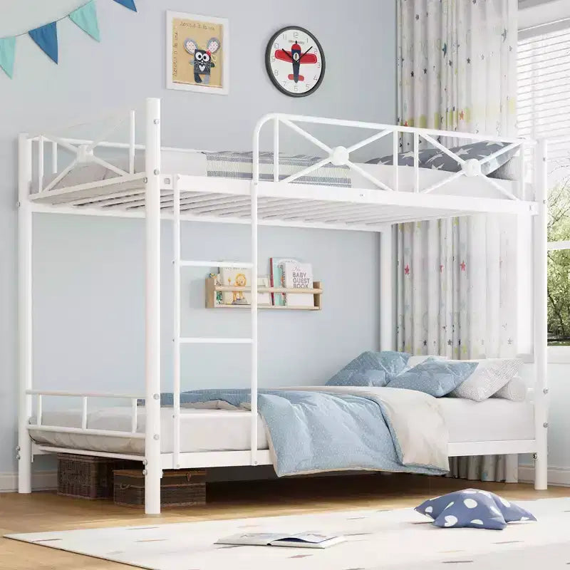 Lit superposé en métal jumeaux sur jumeaux, lits superposés industriels robustes avec barrières de sécurité et design peu encombrant, lit en acier pour l'école, la chambre à coucher