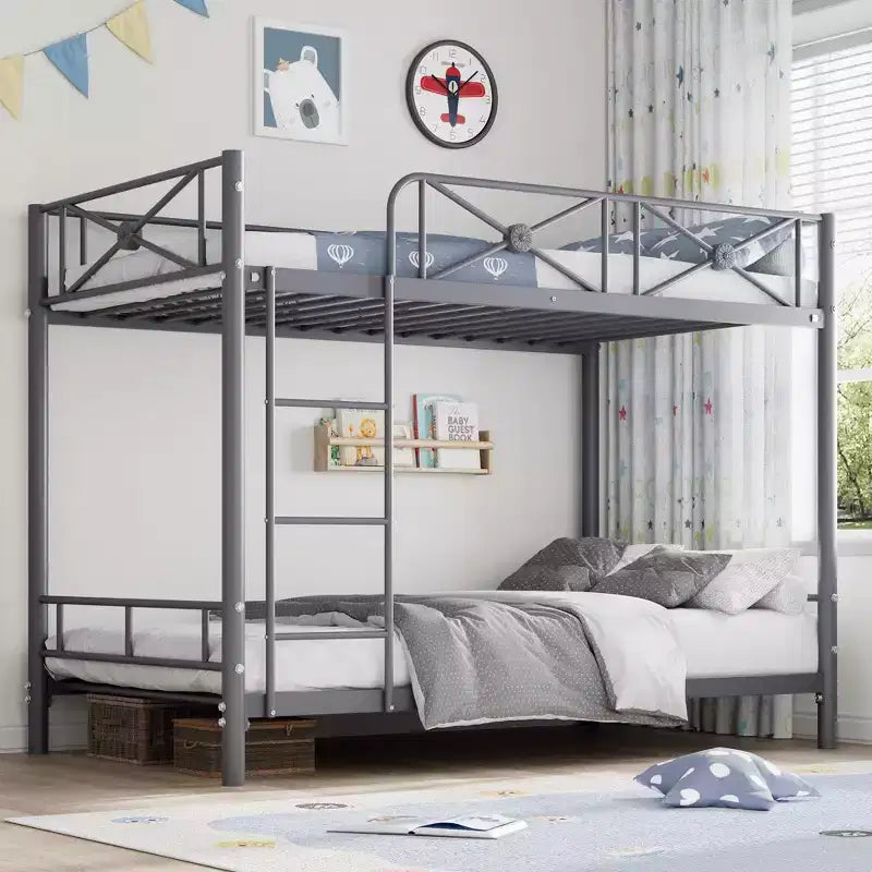 Lit superposé en métal jumeaux sur jumeaux, lits superposés industriels robustes avec barrières de sécurité et design peu encombrant, lit en acier pour l'école, la chambre à coucher