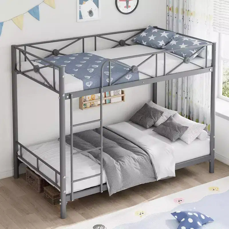 Lit superposé en métal jumeaux sur jumeaux, lits superposés industriels robustes avec barrières de sécurité et design peu encombrant, lit en acier pour l'école, la chambre à coucher