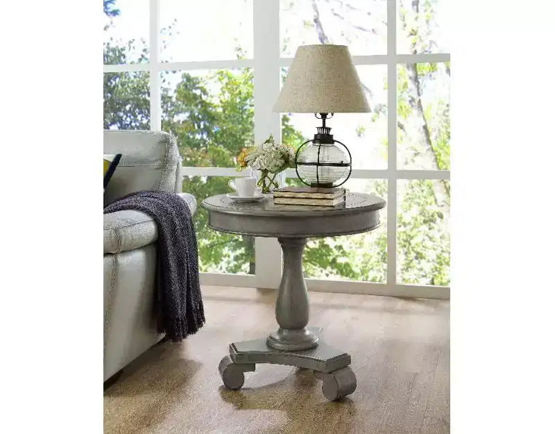 Table d'appoint piédestal ronde en bois, table de bout traditionnelle de 66 cm avec pieds sculptés, petite table basse intemporelle pour salon et chambre