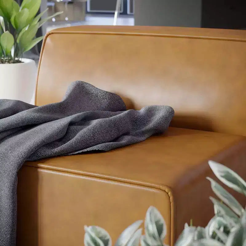 Chaise sans accoudoirs en cuir végétalien
