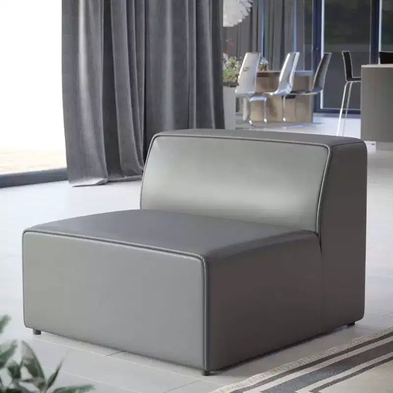Chaise sans accoudoirs en cuir végétalien